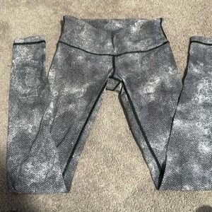 Luluemon Wunder Under chevron stripe